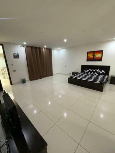 Brown-stone Apartment II 4-bedroom Unit With Chef