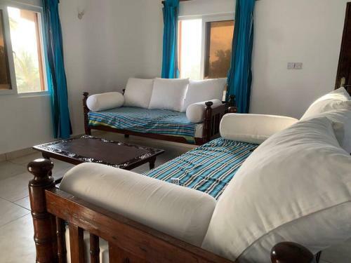 Apartamento Breezy African Inspired Two Bedroom Flat.