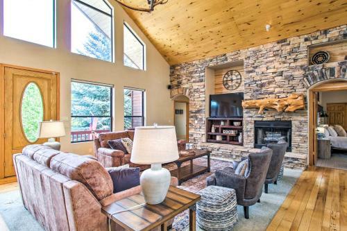 Upscale Pinetop Cabin With Game Room And Fire Pit