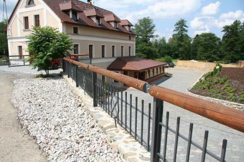 Hostal Pension Mlyn Stare Mitrovice