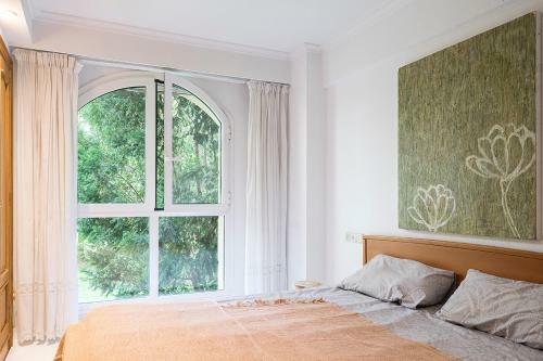 New Apartment & Terrace. Steps To Ondarreta Beach