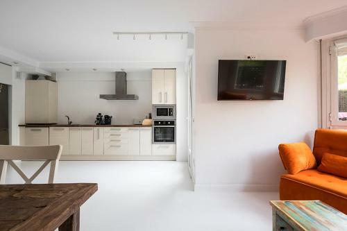 New Apartment & Terrace. Steps To Ondarreta Beach