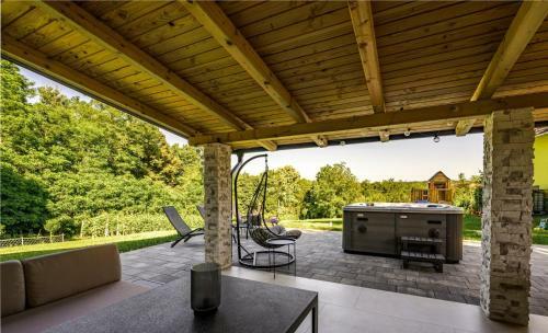 Holiday House Greenwood 84
