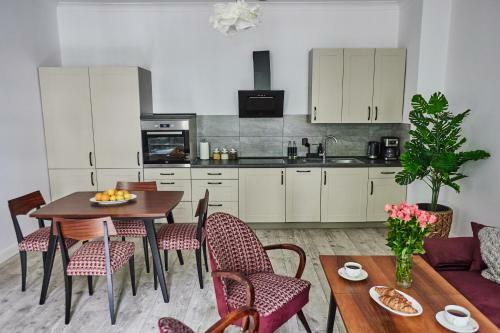 Czerwony Apartament De Lux Dla 4 Os�b Chorz�w Katowice