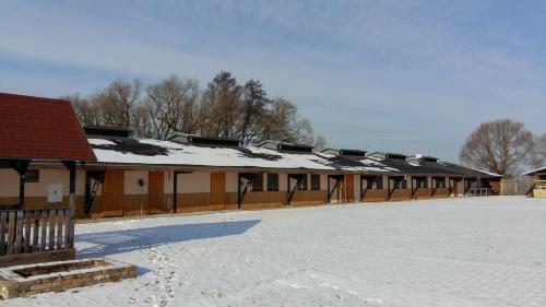 Hostal Banarka - Penzion, Camping, Caravan Park, Enduro