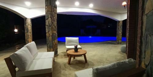 Villa Simba - Near Calis Beach With Garden & Pool