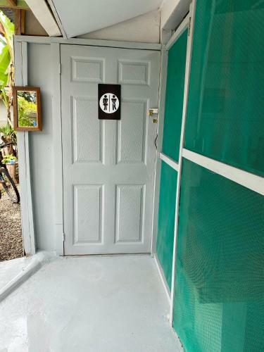 Laville Budged Room With Shared Bathroom