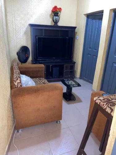Lovely 2 Bedroom Apartment In Secured Gra