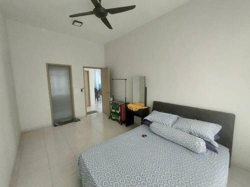 Cheerful 2-bedroom Residential Home With Parking