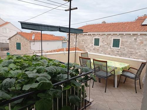 Apartment Perica - 10 M From Sea