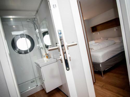 Houseboat 'de Bintang' A Unique Accommodation With An Unobstructed View
