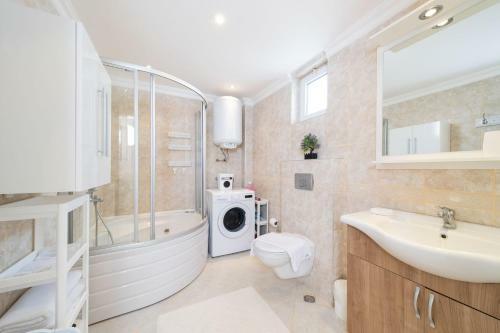 Astonishing Villa With 3 Shared Pools In Alanya Antalya