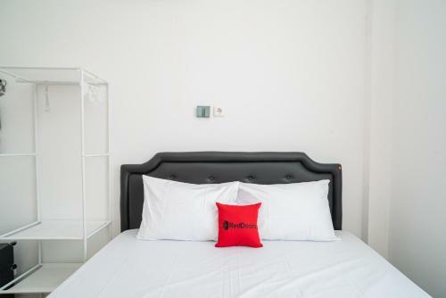 Hotel Reddoorz @ Aralia Harapan Indah