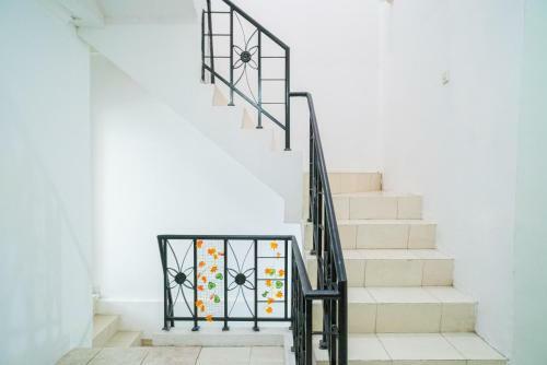 Hotel Reddoorz @ Aralia Harapan Indah