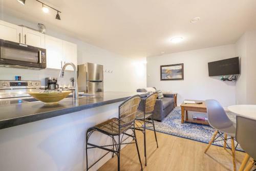 Storm Bay Modern 1 Bed Suite And Chefs Kitchen