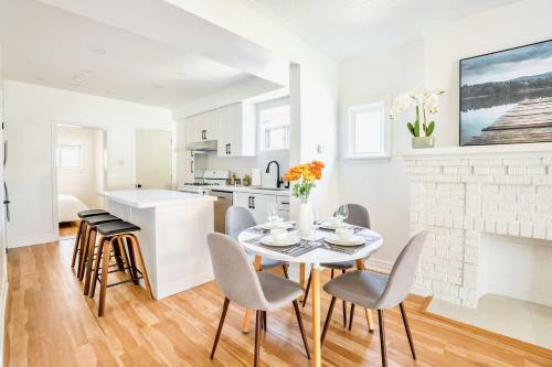 Bright 3br Townhouse In York W Private Deck & Parking