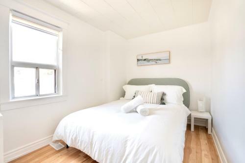 Bright 3br Townhouse In York W Private Deck & Parking