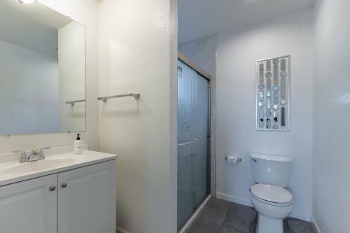 @ Marbella Lane - Cozy Home With Modern Touch