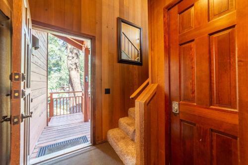 #562- Mountain Views, Steps To Shuttle And Golf Course, 3br 3ba Condo