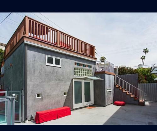 Beverly Hills Modern Guest House