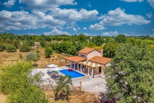Holiday House Krase With Private Pool