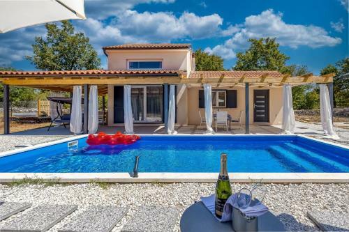 Holiday House Krase With Private Pool
