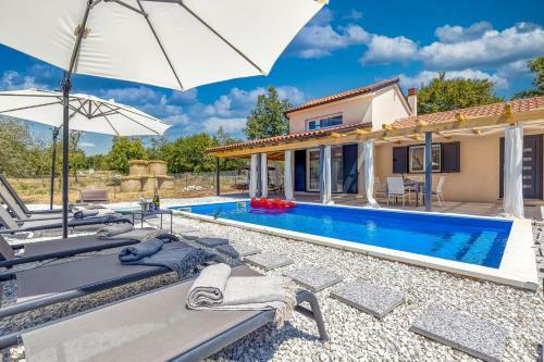 Holiday House Krase With Private Pool