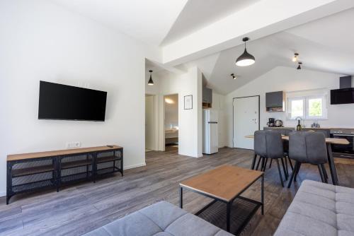 Luxury Apartments Lovorka 3 & 4***/****