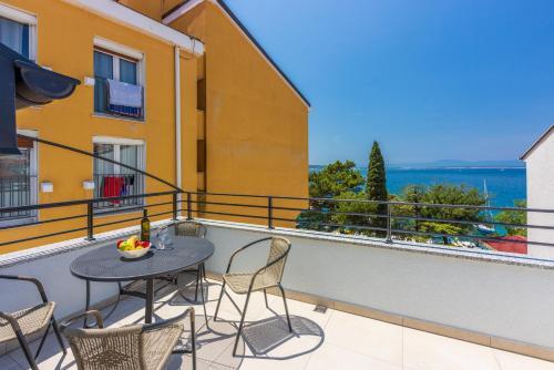 Luxury Apartments Lovorka 3 & 4***/****