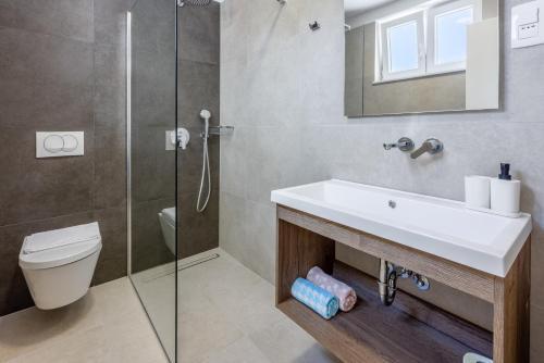 Luxury Apartments Lovorka 3 & 4***/****