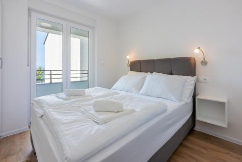 Luxury Apartments Lovorka 3 & 4***/****