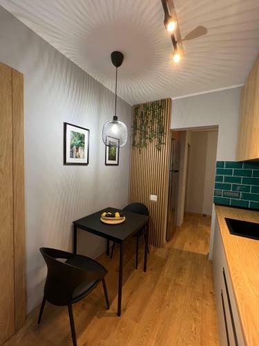 Riverside Jungle Green Apartment