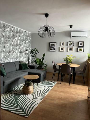 Riverside Jungle Green Apartment