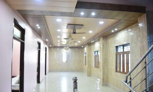 Hotel Pop 91200 Oyo 85416 Uttam Galaxy