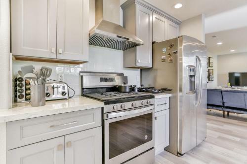 @ Marbella Lane - 3br Stunning Home Pool Table