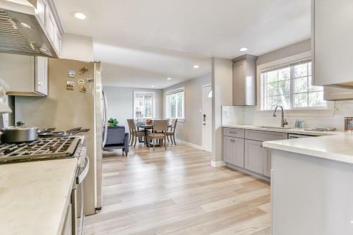 @ Marbella Lane - 3br Stunning Home Pool Table