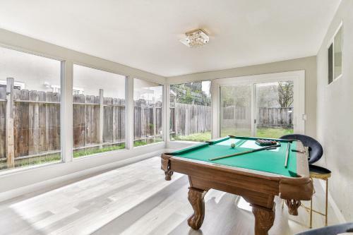 @ Marbella Lane - 3br Stunning Home Pool Table