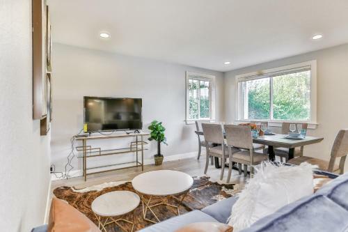 @ Marbella Lane - 3br Stunning Home Pool Table