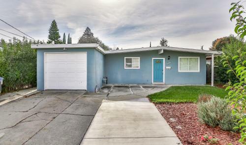 @ Marbella Lane - 3br Stunning Home Pool Table