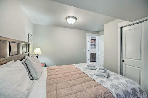 Luxe Colorado Springs Home Fireplace, Grill!