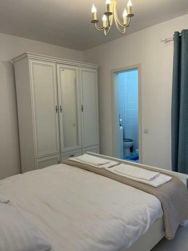 Apartament �nc�nt?tor Cu ?emineu