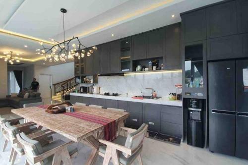 Luxury 5br Villa With Ocean, Mountain Ricefield Views