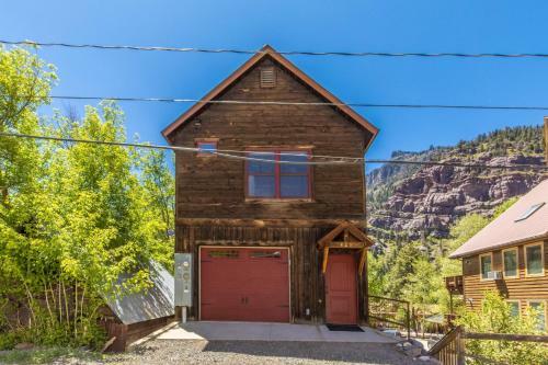 421 2nd Street