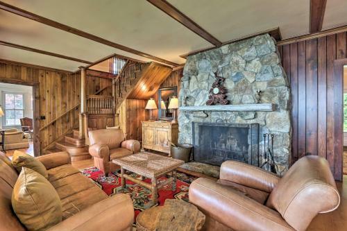 25-acre Luxury Lakefront Home With Deck And Fire Pit!