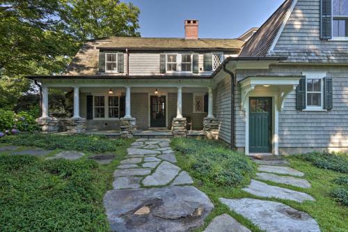 25-acre Luxury Lakefront Home With Deck And Fire Pit!