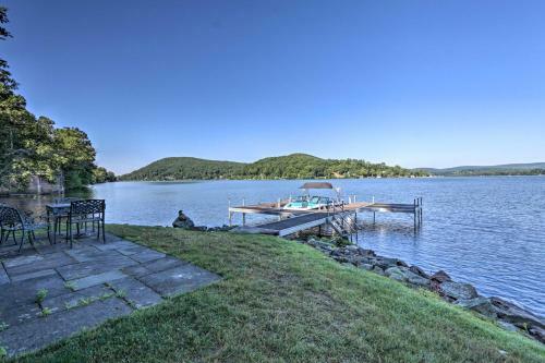 25-acre Luxury Lakefront Home With Deck And Fire Pit!