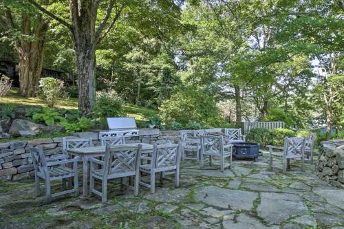 25-acre Luxury Lakefront Home With Deck And Fire Pit!