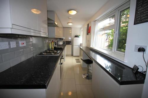 Immaculate 4-bed House In Coventry
