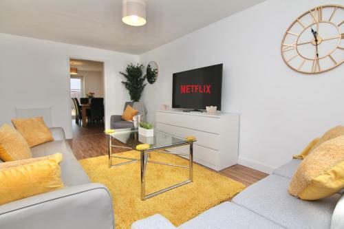Canalview House - Elegant Spacious Coventry Home For Large Groups