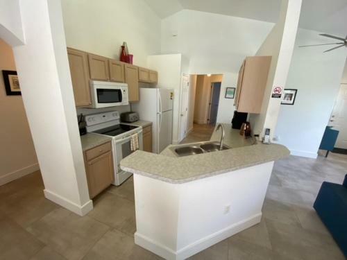 1430pap - Beautifully Updated Golf Front Villa!